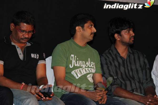 Vijay - Puneet Unveil 'Mugamoodi' Audio